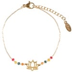Bracelet avec fleur de lotus en acier doré et perles multicolores. Fermoir mousqueton en acier doré avec rallonge de 3 cm.