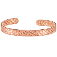 Bracelet jonc ouvert rigide effet martelé en acier rosé.