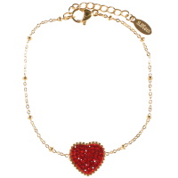 Bracelet composé d'une chaîne avec boules en acier doré et un cœur pavé de strass de couleur rouge. Fermoir mousqueton avec 3 cm de rallonge.