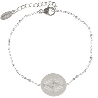 Bracelet composé d'une chaîne et d'une pastille avec motif gravé d'un œil en acier argenté. Fermoir mousqueton avec 3 cm de rallonge.
