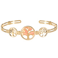Bracelet jonc ouvert rigide avec médaillons gravés d'une étoile et trois médaillons représentant un arbre de vie en acier doré dont un pavé d'émail de couleur rouge.