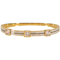 Bracelet jonc rigide en acier doré pavé en partie de strass et surmonté de 3 cristaux sertis clos de forme carré.