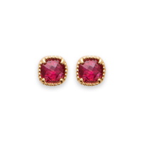 Boucles d'oreilles puces en plaqué or jaune 18 carats serties 4 griffes d'une pierre de couleur rose.