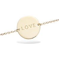Bracelet composé d'une chaîne et d'une pastille ronde avec l'inscription Love en plaqué or jaune 18 carats. Fermoir mousqueton avec anneaux de rappel à 16 et 18 cm.