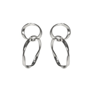 Boucles d'oreilles pendantes composées de deux cercles fil torsade en acier argenté.
