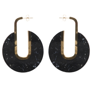 Boucles d'oreilles pendantes en acier doré et en matière synthétique de couleur noire.