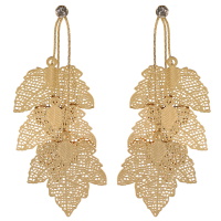 Boucles d'oreilles pendantes composées d'une puce en cristal et de trois feuilles filigranes en acier doré.