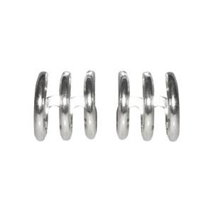 Boucles d'oreilles créoles triple anneaux en acier argenté.