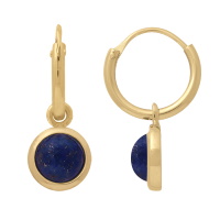 Boucles d'oreilles créoles en plaqué or jaune 18 carats avec pendant serti clos d'une véritable pierre de lapis lazuli de forme ronde.