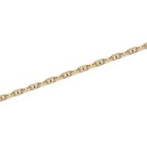 Bracelet chaîne de cheville maille forçat marine en plaqué or jaune 18 carats. Fermoir mousqueton avec anneaux de rappel à 22 et 24 cm.