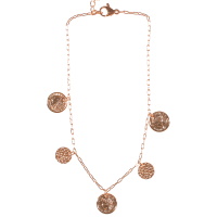 Bracelet chaîne de cheville composé d'une chaîne avec pampilles rondes martelées et imitation de pièces de monnaie en acier rosé. Fermoir mousqueton avec 3 cm de rallonge.