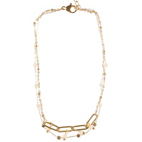 Bracelet chaîne de cheville double rangs composé d'une chaîne en acier doré avec pampilles de perles de couleur blanche, ainsi qu'une chaîne en acier doré avec perles de couleur blanche. Fermoir mousqueton avec 3 cm de rallonge.