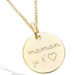 Pendentif avec le message maman je t'aime avec dessin de cœur en plaqué or.
