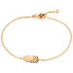 Bracelet avec plume en plaqué or.