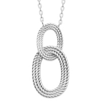 Collier composé d'une chaîne et un pendentif de deux cercles ovales entrelacés en argent 925/000 rhodié. Fermoir mousqueton avec anneaux de rappel à 40, 42 et 45 cm.