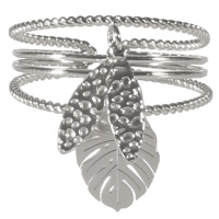 Bague quatre rangs avec pendants en forme de feuilles en acier argenté. Taille ajustable.