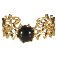 Bague en forme de couronne en acier doré surmontée d'une pierre de couleur noire sertie 6 griffes. Taille ajustable.