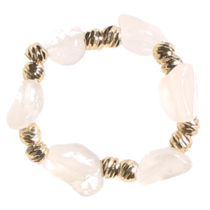Bague élastique composée de perles en acier doré et de perles de couleur blanche.