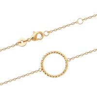 Bracelet composé d'une chaîne et d'un cercle au motif de tresse en plaqué or jaune 18 carats. Fermoir mousqueton avec anneaux de rappel à 16 et 18 cm.