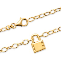 Bracelet composé d'une chaîne et d'un cadenas en plaqué or jaune 18 carats. Fermoir mousqueton avec 2 cm de rallonge.