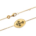 Bracelet en plaqué or et croix en pierres synthétiques.