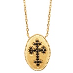 Collier avec pendentif en plaqué or et croix en pierres synthétiques de couleur noire.