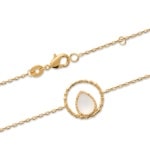 Bracelet avec cercle en plaqué or et pierre de lune.