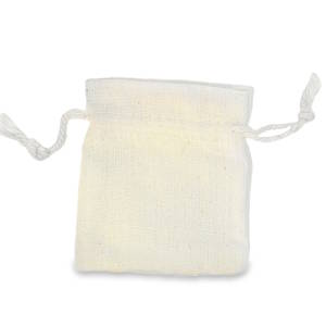 Découvrez ce charmant pochon en tissu naturel, idéal pour emballer vos petits cadeaux (bague, boucles d'oreilles, etc) avec une touche d'authenticité. Sa texture douce et sa fermeture à cordon en font un écrin parfait pour bijoux, dragées ou souvenirs.