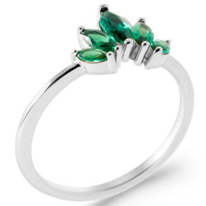 Bague en argent 925 rhodié surmontée d'une couronne sertie griffes de pierres de couleur verte.