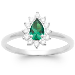 Bague en argent 925 rhodié surmontée d'un oxyde de zirconium vert serti griffes en forme de goutte entouré d'oxydes de zirconium blancs.