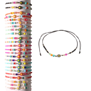 Bracelet fantaisie composé d'un cordon de couleur, de perles miyuki multicolores, de perles multicolores et d'une fleur en métal doré pavée d'émail multicolore. 10 coloris différents. Vendu à l'unité. Votre préférence en commentaire.