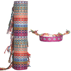 Bracelet brésilien en textile multicolore. 12 coloris différents. Vendu à l'unité. Votre préférence en commentaire.