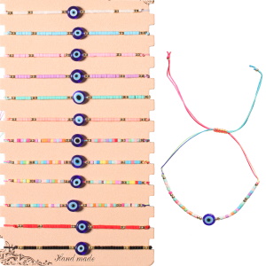 Bracelet fantaisie composé d'un cordon en coton de couleur, de perles miuyki dorés et multicolores et d'un œil de Turquie. 12 coloris différents. Vendu à l'unité. Votre préférence en commentaire.