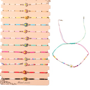 Bracelet fantaisie composé d'un cordon en coton de couleur, de perles miuyki dorés et multicolores et d'une fleur pavée d'émail multicolore. 12 coloris différents. Vendu à l'unité. Votre préférence en commentaire.