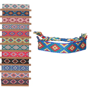 Bracelet brésilien fantaisie en textile multicolore avec motifs. 12 coloris différents. Vendu à l'unité. Votre préférence en commentaire.