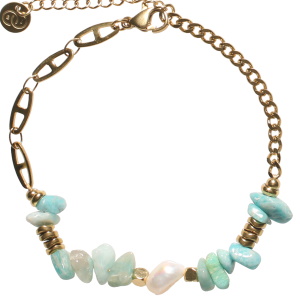 Bracelet composé d'une chaîne avec perles cubiques et cylindriques en acier doré, une pierre de nacre et des pierres de turquoise d'imitation. Fermoir mousqueton avec 3 cm de rallonge.