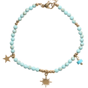 Bracelet composé d'une chaîne avec des perles en acier doré, des perles de turquoise d'imitation, de pendants en forme d'étoile et soleil en acier doré et d'une perle cylindrique en turquoise d'imitation. Fermoir mousqueton avec 3 cm de rallonge.