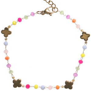 Bracelet composé d'une chaîne en acier doré, de perles multicolores et de quatre trèfles à quatre feuilles en acier doré. Fermoir mousqueton avec 3 cm de rallonge.