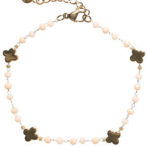 Bracelet composé d'une chaîne en acier doré, de perles de couleur blanche et de quatre trèfles à quatre feuilles en acier doré. Fermoir mousqueton avec 3 cm de rallonge.