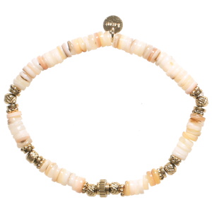 Bracelet élastique composé de perles cylindriques en acier doré et de perles cylindriques en nacre.