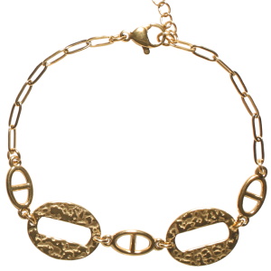 Bracelet composé d'une chaîne avec grains de café et pastilles ovales martelées en acier doré. Fermoir mousqueton avec 3 cm.