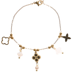 Bracelet composé d'une chaîne avec pendants en forme de trèfles à quatre feuilles en acier doré, de trèfles à quatre feuilles en nacre et d'une perle d'imitation. Fermoir mousqueton avec 3 cm.