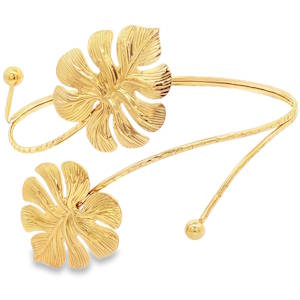 Apportez une touche d'exotisme et de sophistication à votre allure avec ce bracelet de bras au design sculptural en acier doré. Inspiré par la richesse de la flore tropicale, le bracelet met à l'honneur deux feuilles de Monstera finement ciselées. Les nervures détaillées et le fini brillant capturent la lumière pour un effet solaire immédiat. Un mélange parfait entre le style bohème-chic et l'élégance moderne. Il se porte idéalement sur peau nue avec une robe sans manches ou un top asymétrique.