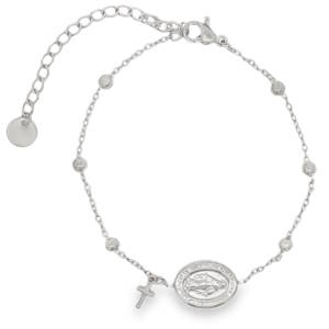 Ce magnifique bracelet en acier argenté se présente comme un chapelet. Son design raffiné est sublimé par un médaillon de forme ovale, délicatement gravé de Jésus Christ et d'une croix. La composition équilibrée et la finition soignée de ce bijou en font une pièce intemporelle, alliant élégance classique et détails religieux pour sublimer votre poignet au quotidien. Fermoir mousqueton avec 5 cm de rallonge.