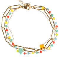 Bracelet triple rangs composé d'une chaîne en acier doré avec perles multicolores, une chaîne en acier doré, ainsi qu'une chaîne en acier doré avec deux pierres de couleur. Fermoir mousqueton avec 3 cm de rallonge.