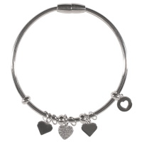 Bracelet jonc en métal argenté plaquage supérieur avec breloques cœur et cœur pavé de strass.