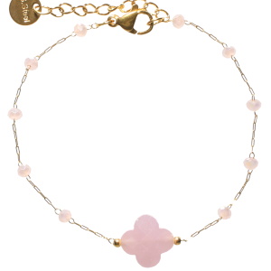 Bracelet composé d'une chaîne en acier doré, de perles et d'une pierre de couleur rose. Fermoir mousqueton avec 3 cm de rallonge.