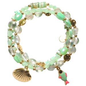 Lot de 3 bracelets élastiques composés de perles en acier doré, de fleurs vertes, de perles rondes et cylindriques de couleur verte, et de deux pendants coquillage et poisson en acier doré pavés d'émail de couleur.