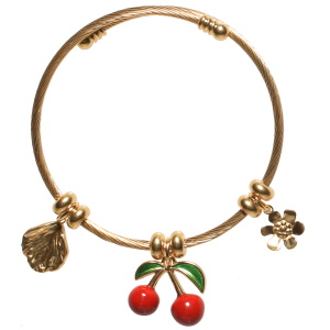 Bracelet jonc en acier doré avec des pendants en forme de fleur, feuille et cerises.