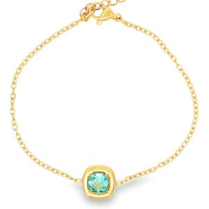 Ce bracelet chaîne en acier doré d'une élégance intemporelle se distingue par son design raffiné. Il arbore une maille chaîne délicate ornée d'un oxyde de zirconium de couleur bleu serti clos de taille carré. La coupe brillante de la pierre assure une réfraction de la lumière exceptionnelle, complétée par une symétrie et un polissage de haute qualité. Un bijou sophistiqué alliant modernité et tradition pour sublimer chaque poignet avec éclat. Fermoir mousqueton avec 3 cm de rallonge.
